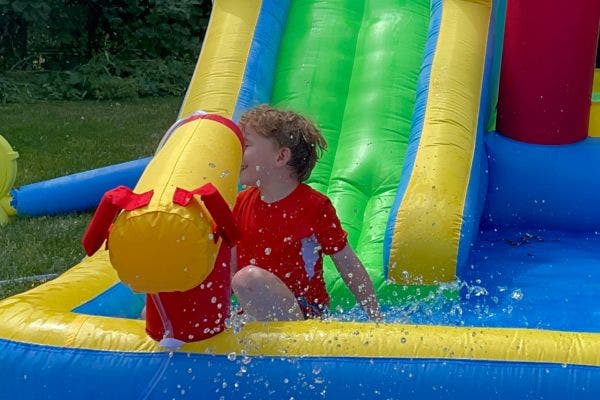 Splish Splash Fun: The Ultimate Guide to Choosing the Right Water Slide this Summer